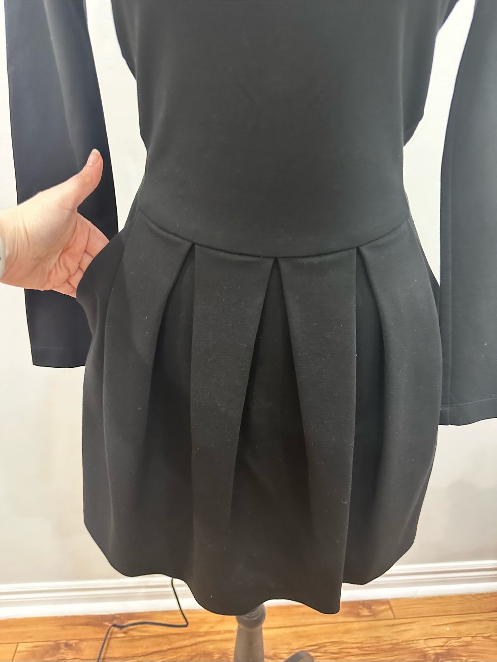 SUNDAY BEST ARITZIA Tartine Black Long-Sleeve Pleated Dress Size 4 - Picture 3 of 9